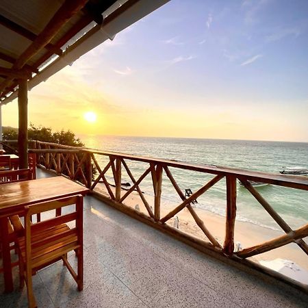 Mandala Beach Club Hotel Pendales Exterior photo